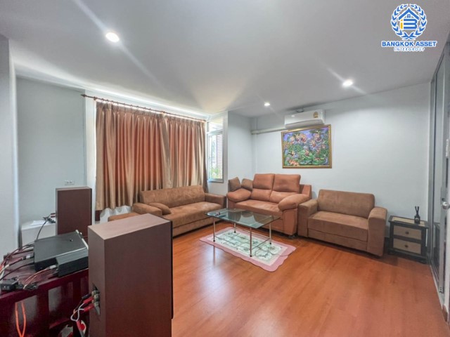 *****ทาวน์โฮมมือสองย่านกรุงเทพมหานคร ม.สุขาภิบาล5 สุขาภิบาล เนื้อที่ 18 ตร.ว. ฟังก์ชัน 2 ห้องนอน 3 ห้องน้ำ 2 ที่จอดรถ ออฟฟิศทำเลดี เดินทางสะดวก ตั้งอยู่บนถ.สุขาภิบาล 5 ใกล้รถไฟฟ้าสายสีเขียว "สถานีสายหยุด" ราคาสุดคุ้ม!